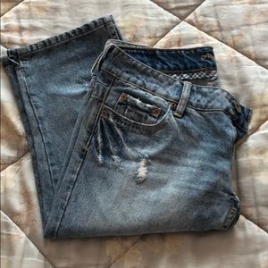 Distressed denim capri pants!